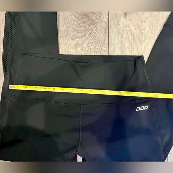 Lorna Jane Leggings - Side Mesh Detail - Picture 5 of 6